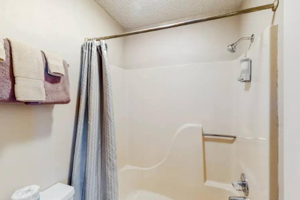 Jacuzzi Suite 206 At Tradewinds يوريكا سبرينغز المظهر الخارجي الصورة