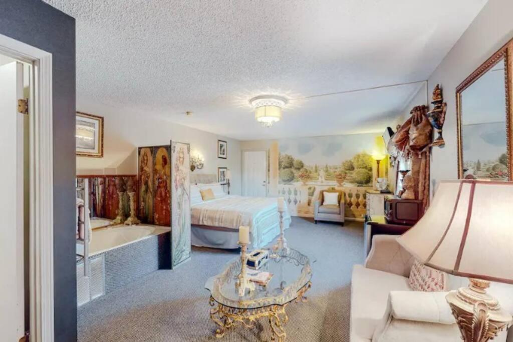 Jacuzzi Suite 206 At Tradewinds يوريكا سبرينغز المظهر الخارجي الصورة