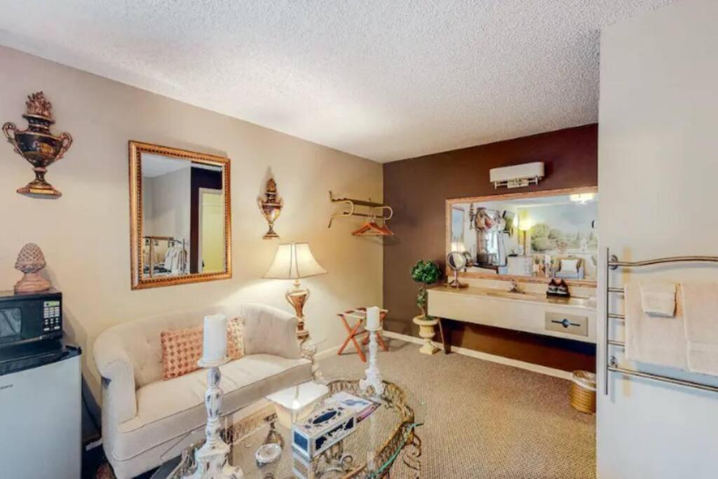 Jacuzzi Suite 206 At Tradewinds يوريكا سبرينغز المظهر الخارجي الصورة
