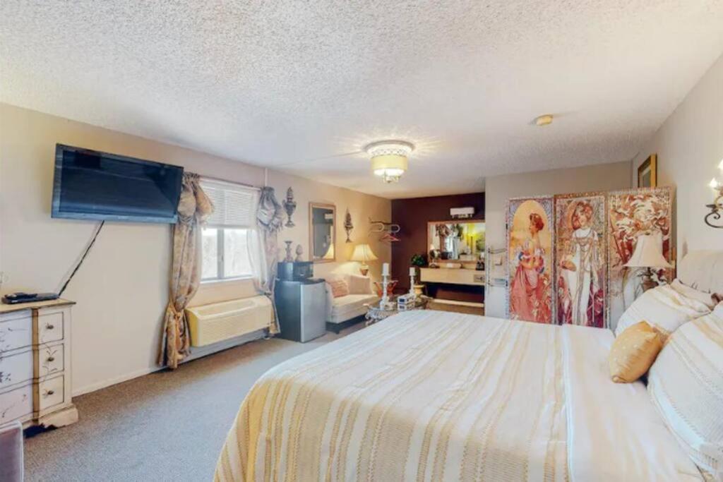 Jacuzzi Suite 206 At Tradewinds يوريكا سبرينغز المظهر الخارجي الصورة