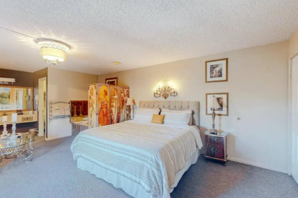 Jacuzzi Suite 206 At Tradewinds يوريكا سبرينغز المظهر الخارجي الصورة